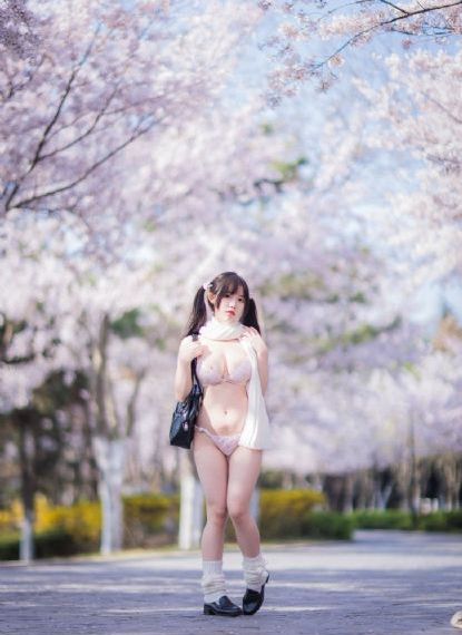 《初体验》